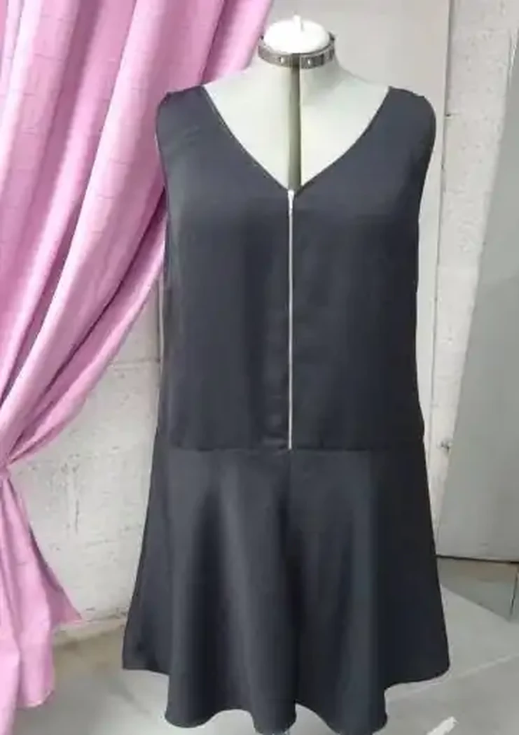 Robe satin noir avec fermeture