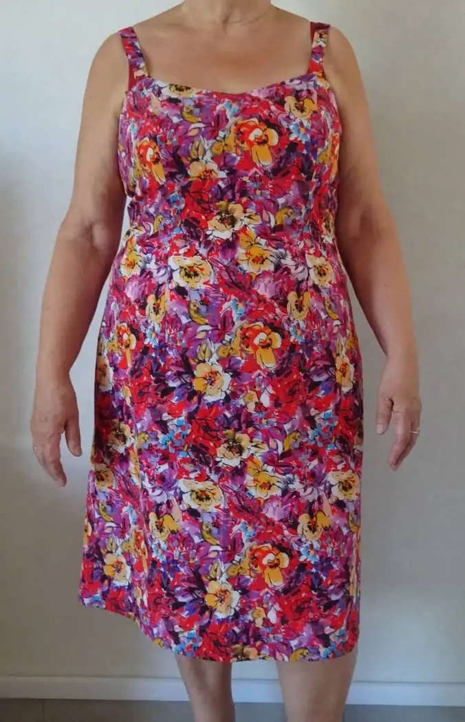 Robe fleurie à bretelle